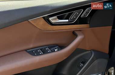 Внедорожник / Кроссовер Audi Q7 2017 в 
