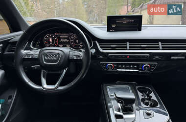 Внедорожник / Кроссовер Audi Q7 2016 в 