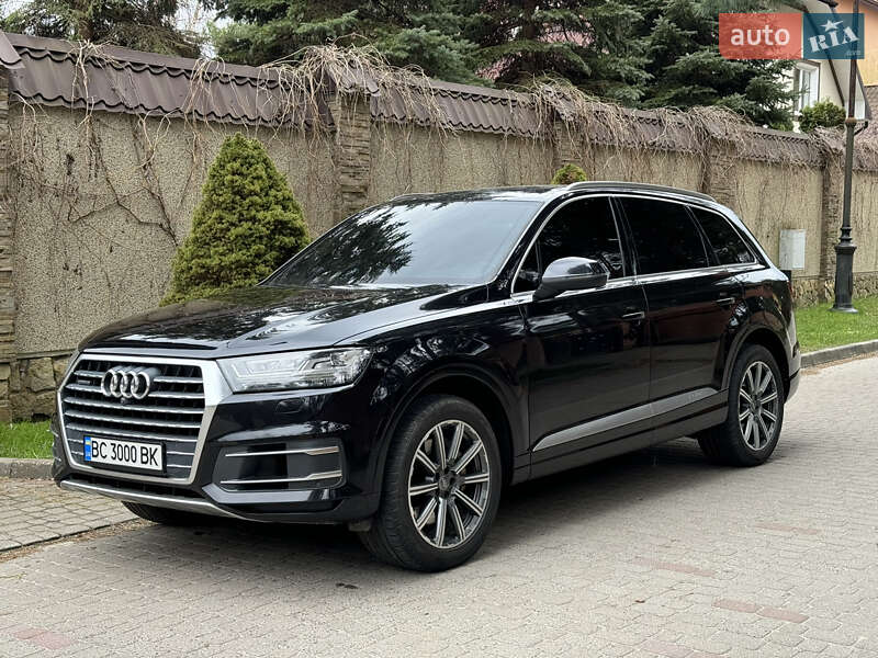 Внедорожник / Кроссовер Audi Q7 2016 в 