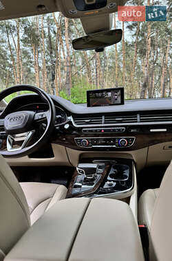 Внедорожник / Кроссовер Audi Q7 2017 в 