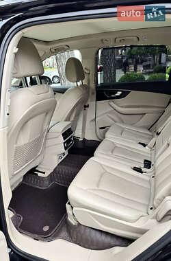 Внедорожник / Кроссовер Audi Q7 2017 в 