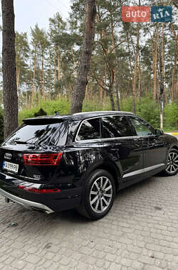Внедорожник / Кроссовер Audi Q7 2017 в 