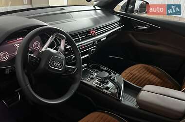 Внедорожник / Кроссовер Audi Q7 2015 в 
