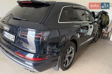 Внедорожник / Кроссовер Audi Q7 2015 в 