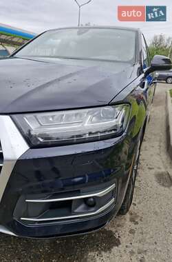 Внедорожник / Кроссовер Audi Q7 2016 в 