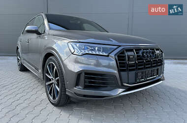 Внедорожник / Кроссовер Audi Q7 2021 в 