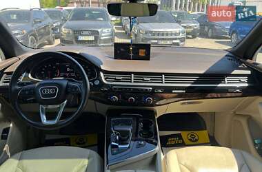Внедорожник / Кроссовер Audi Q7 2016 в 