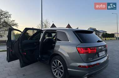 Внедорожник / Кроссовер Audi Q7 2016 в 