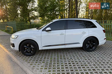 Внедорожник / Кроссовер Audi Q7 2017 в 