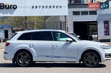 Внедорожник / Кроссовер Audi Q7 2016 в 