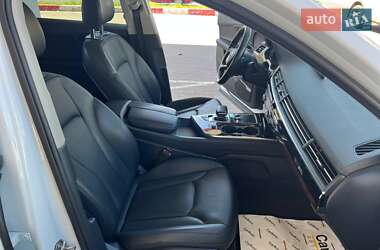 Внедорожник / Кроссовер Audi Q7 2016 в 