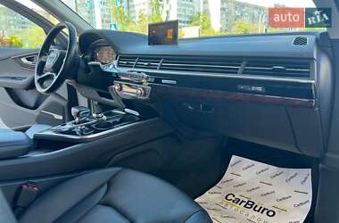 Внедорожник / Кроссовер Audi Q7 2016 в 
