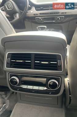 Внедорожник / Кроссовер Audi Q7 2016 в 