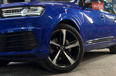 Внедорожник / Кроссовер Audi Q7 2017 в 