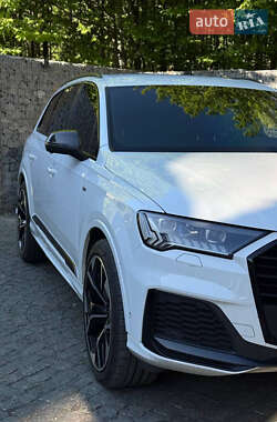 Внедорожник / Кроссовер Audi Q7 2020 в 