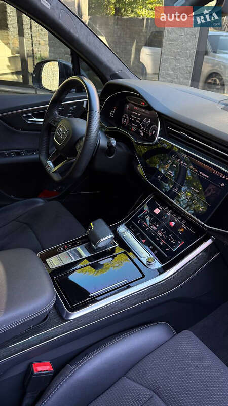 Позашляховик / Кросовер Audi Q7 2020 в Ужгороді