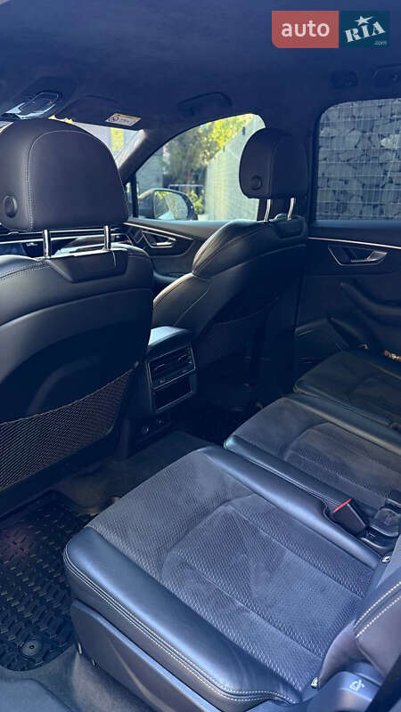 Позашляховик / Кросовер Audi Q7 2020 в Ужгороді