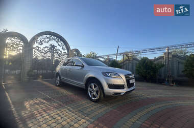 Позашляховик / Кросовер Audi Q7 2011 в 