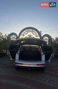 Позашляховик / Кросовер Audi Q7 2011 в 