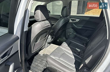 Внедорожник / Кроссовер Audi Q7 2018 в 