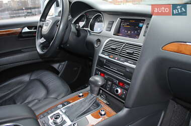 Позашляховик / Кросовер Audi Q7 2015 в 