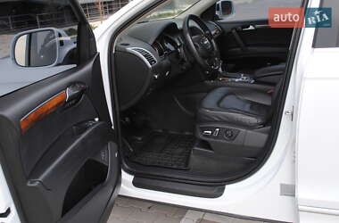 Позашляховик / Кросовер Audi Q7 2015 в 