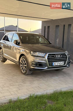Позашляховик / Кросовер Audi Q7 2017 в 
