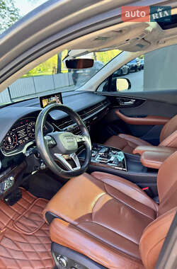 Внедорожник / Кроссовер Audi Q7 2016 в 