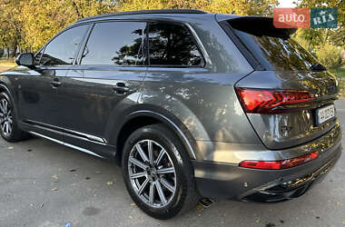 Внедорожник / Кроссовер Audi Q7 2020 в 