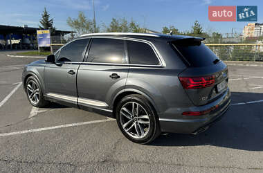 Внедорожник / Кроссовер Audi Q7 2016 в 