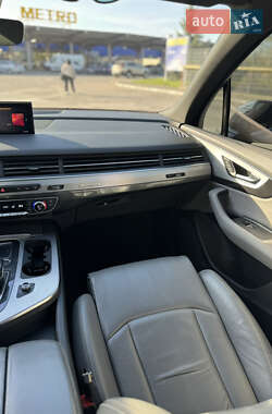 Внедорожник / Кроссовер Audi Q7 2016 в 