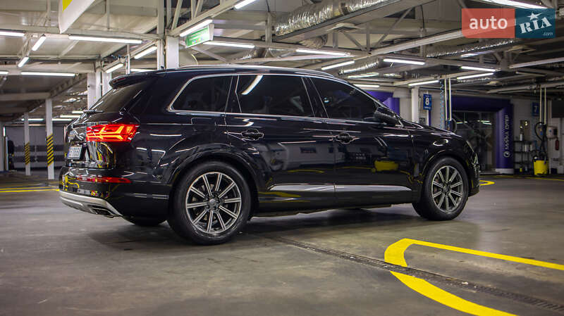 Позашляховик / Кросовер Audi Q7 2015 в Чернівцях