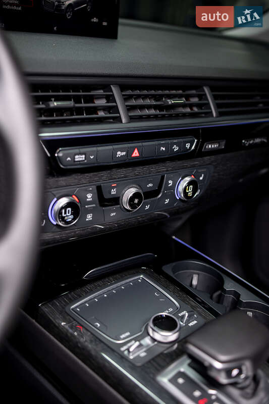 Позашляховик / Кросовер Audi Q7 2015 в Чернівцях