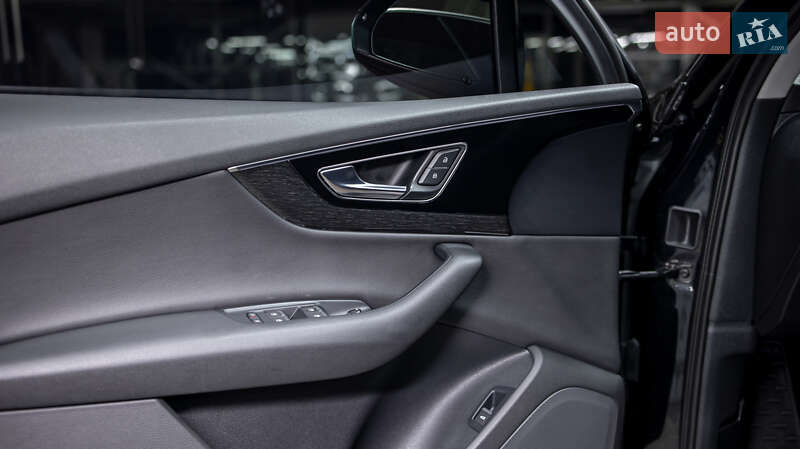 Позашляховик / Кросовер Audi Q7 2015 в Чернівцях