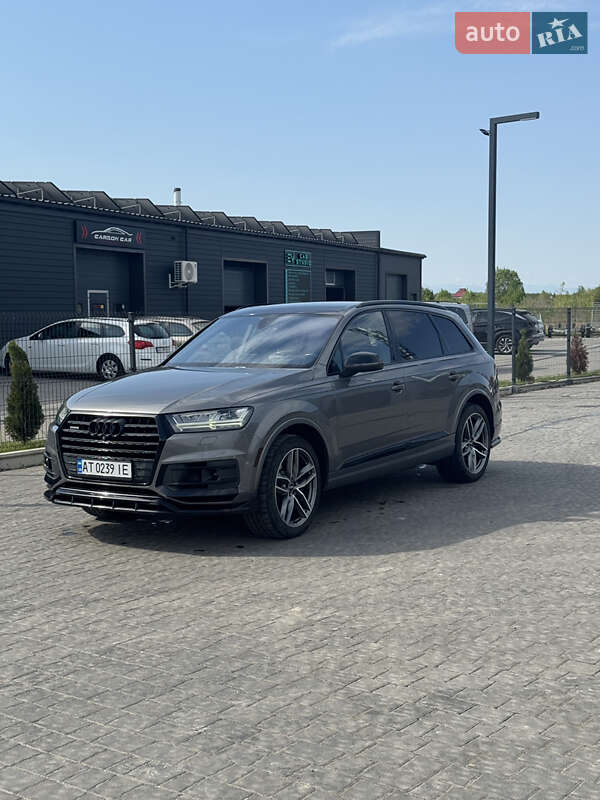 Позашляховик / Кросовер Audi Q7 2016 в 