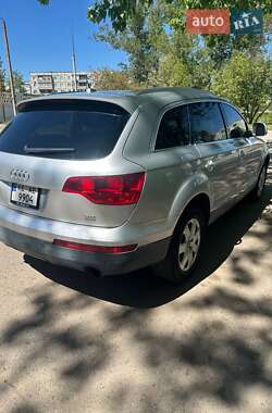 Внедорожник / Кроссовер Audi Q7 2007 в 