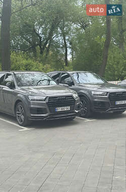 Внедорожник / Кроссовер Audi Q7 2016 в 