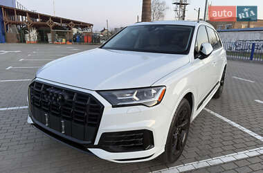 Позашляховик / Кросовер Audi Q7 2020 в 