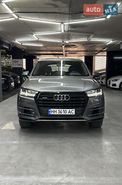 Внедорожник / Кроссовер Audi Q7 2016 в 