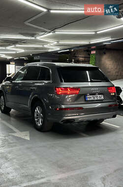 Внедорожник / Кроссовер Audi Q7 2016 в 