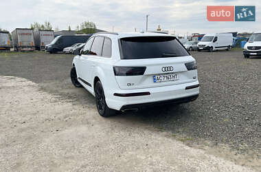 Позашляховик / Кросовер Audi Q7 2017 в 