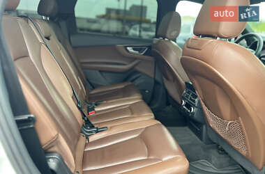 Позашляховик / Кросовер Audi Q7 2017 в 