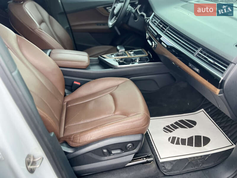 Внедорожник / Кроссовер Audi Q7 2017 в Луцке