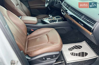 Позашляховик / Кросовер Audi Q7 2017 в 
