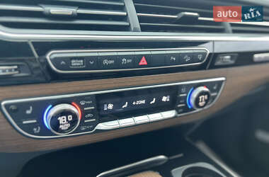 Позашляховик / Кросовер Audi Q7 2017 в 