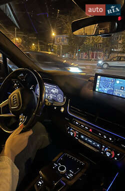Внедорожник / Кроссовер Audi Q7 2016 в 