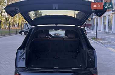 Позашляховик / Кросовер Audi Q7 2016 в 