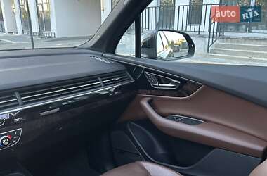 Позашляховик / Кросовер Audi Q7 2016 в 