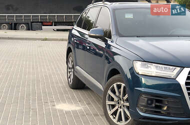 Внедорожник / Кроссовер Audi Q7 2017 в 
