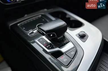 Позашляховик / Кросовер Audi Q7 2015 в 